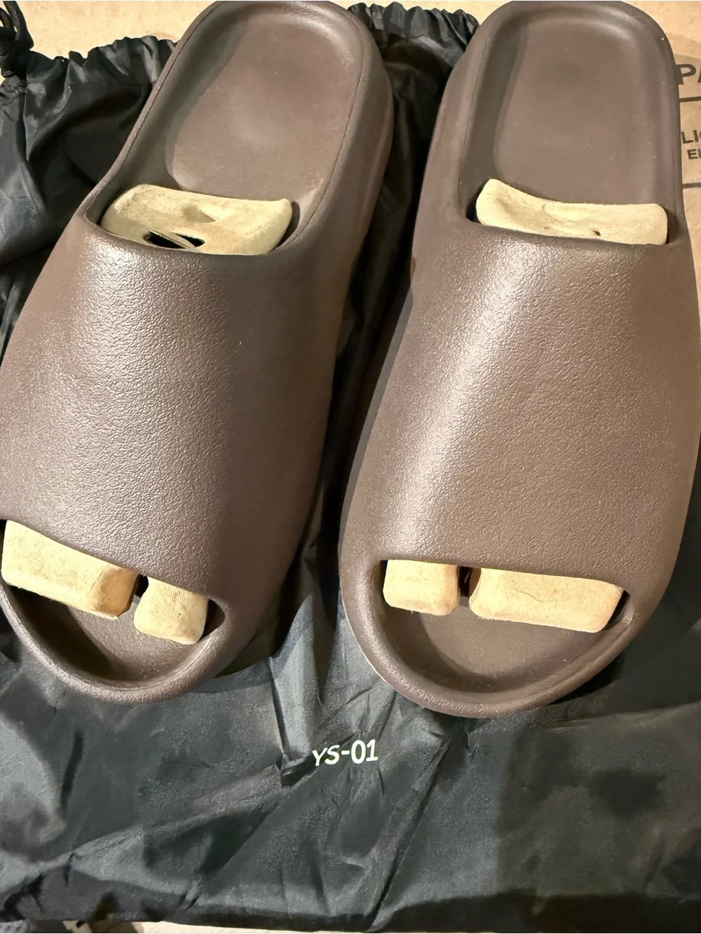 Brand new unreleased Yeezy YS-01 Chocolate Slide 10M